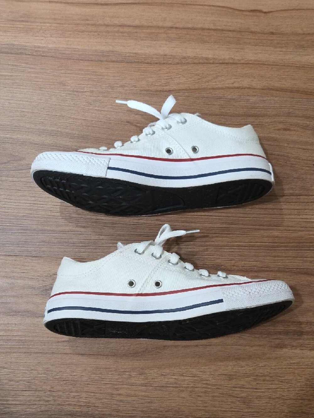 Converse White Low Top Sneakers with Red Trim - Picture 6 of 8